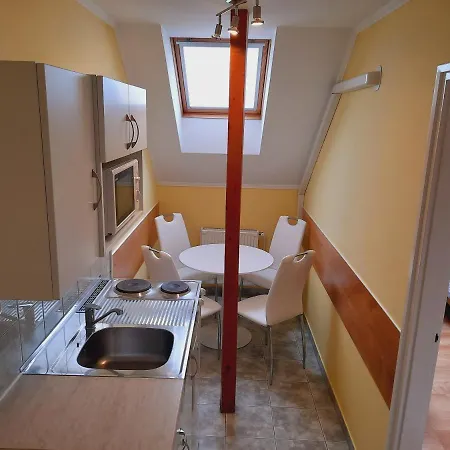 Apartment Apartmanhaz King *